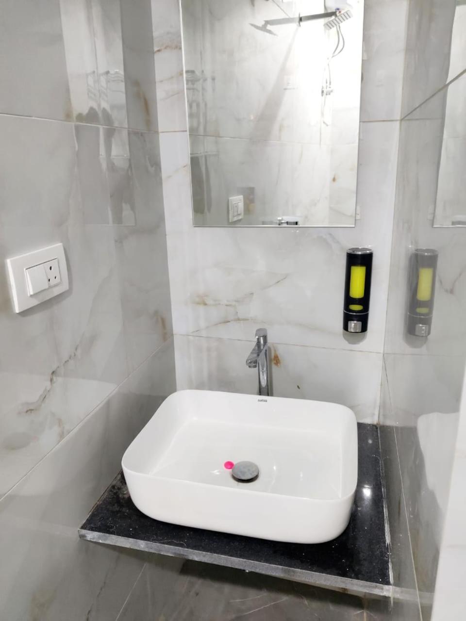 Hotel Comfy Inn Мумбаї Екстер'єр фото